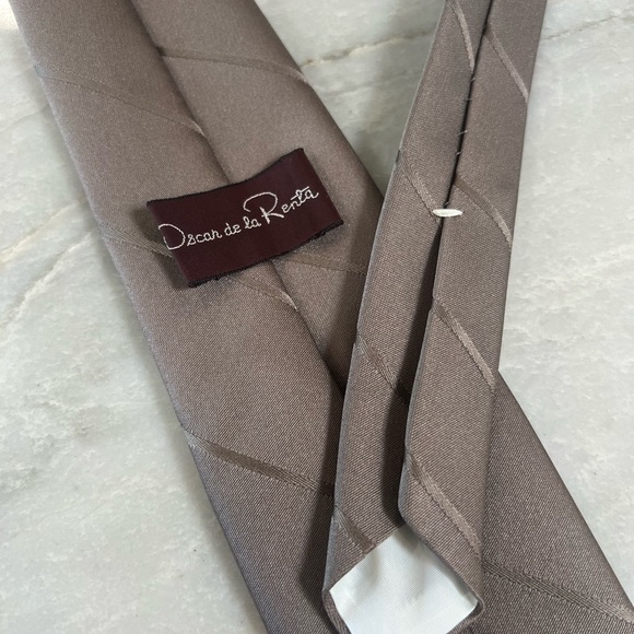 OSCAR DE LA RENTA Tie - Picture 11 of 13